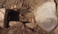 Семейство в Смолянско откри хилядолетна гробница в нивата си