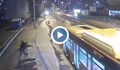Мъж хвърли камък по пътнически автобус в Перник