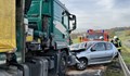 Двама души загинаха при катастрофа между ТИР и лек автомобил в Ямболско