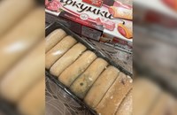 Сладкарско изделие, закупено в голям магазин в Русе, втрещи потребители