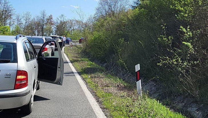 Движението се регулира от Пътна Полиция Движението се регулира от Пътна Полиция
