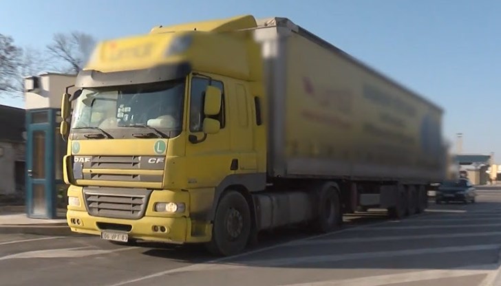 По границата с Румъния, трафикът е интензивен на ГКПП ''Видин'' , ГКПП ''Оряхово'', ГКПП ''Дуранкулак'', ГКПП ''Кардам'', ГКПП ''Русе'' и ГКПП ''Никопол'' По границата с Румъния, трафикът е интензивен на ГКПП ''Видин'' , ГКПП ''Оряхово'', ГКПП ''Дуранкулак'', ГКПП ''Кардам'', ГКПП ''Русе'' и ГКПП ''Никопол''