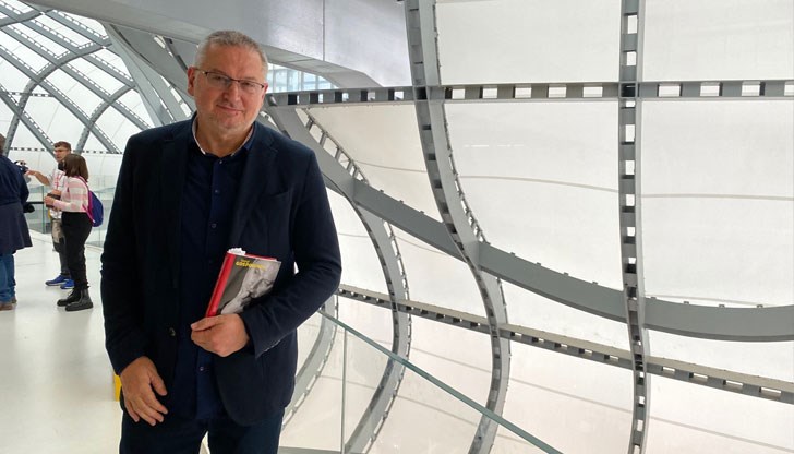 Романът е един от общо шестте избрани произведения, измежду които ще се определи новият носител на приза Романът е един от общо шестте избрани произведения, измежду които ще се определи новият носител на приза