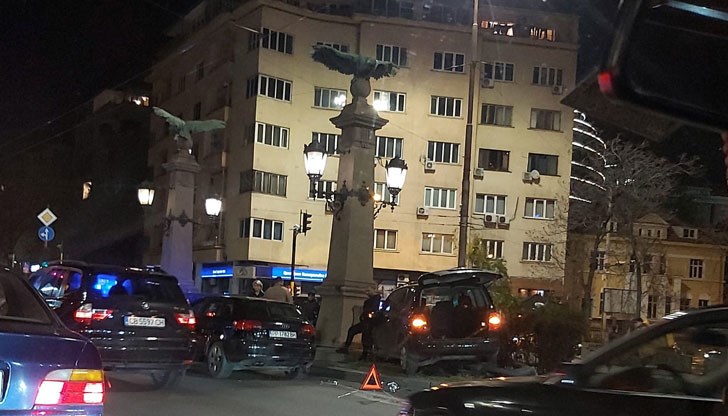 До инцидента се стигна след сблъсъка на два леки автомобила