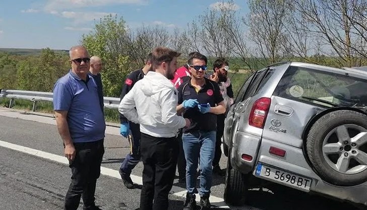 Съпругът на загиналата жена и синът му са пострадали тежко и са откарани на университетската болница при Тракийския университет в града Съпругът на загиналата жена и синът му са пострадали тежко и са откарани на университетската болница при Тракийския университет в града