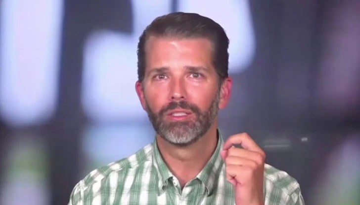 Доналд Тръмп младши избухна в Туитър заради обвиненията към баща му Доналд Тръмп младши избухна в Туитър заради обвиненията към баща му