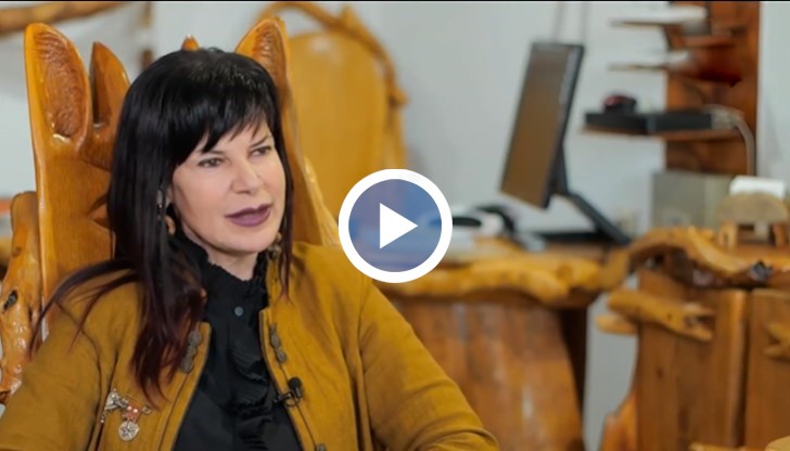 Съвсем естествено, в началото клиентите с бидоните с джибри гледат Веска с недоверие