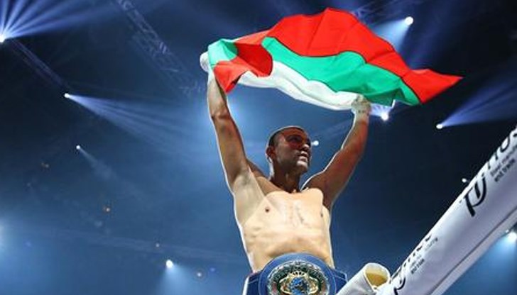 Пулев се завърна със стил на професионалния ринг след близо едногодишно отсъствие Пулев се завърна със стил на професионалния ринг след близо едногодишно отсъствие