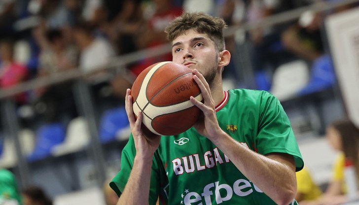 206-сантиметровият бургазлия се представя изключително добре този сезон 206-сантиметровият бургазлия се представя изключително добре този сезон