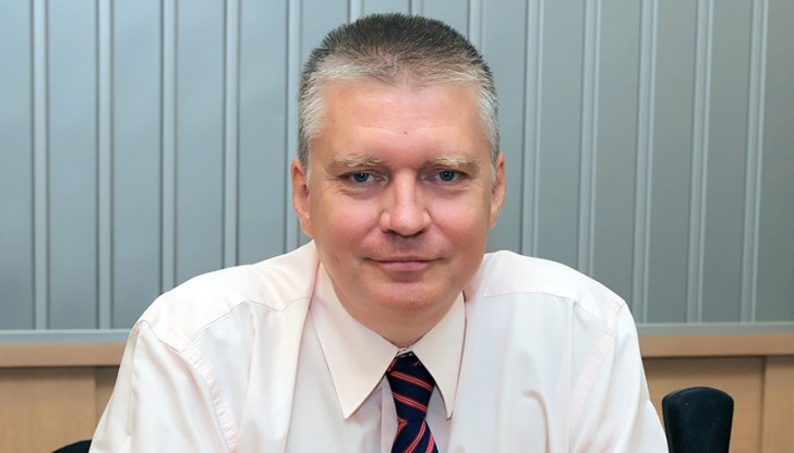 Има и трети вариант, но не съм убеден че ще се случи, заяви експертът по публични комуникации