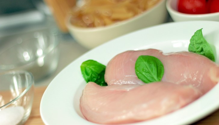 Първо трябва да накиснете продукта във вода, обикновена или с добавка на сол, лимонов сок