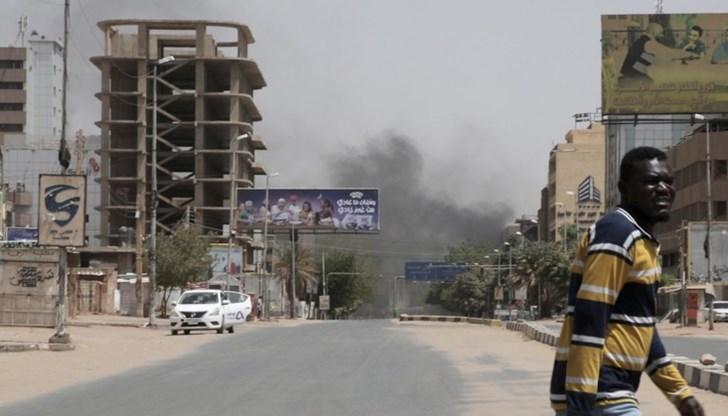 МВнР и посолството на Република България в Кайро търсят и предлагат на нашите сънародници различни възможности и маршрути за евакуация по въздух и по суша МВнР и посолството на Република България в Кайро търсят и предлагат на нашите сънародници различни възможности и маршрути за евакуация по въздух и по суша