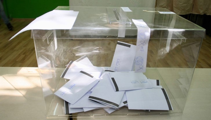 За да е валидна бюлетината, тя трябва да има два печата на гърба За да е валидна бюлетината, тя трябва да има два печата на гърба