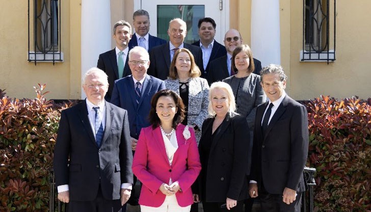 На разговорите в Тирана е бил и шефът на мисията в София Кенет Мертен, както и Габриел Ескобар и Джеймс Рубин На разговорите в Тирана е бил и шефът на мисията в София Кенет Мертен, както и Габриел Ескобар и Джеймс Рубин