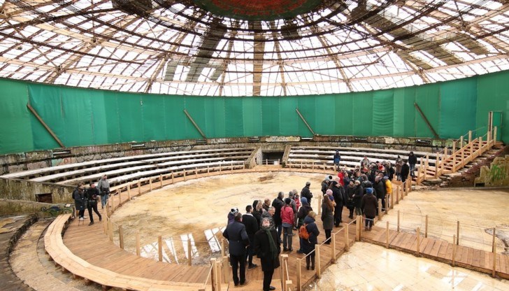 В сградата се изграждат пътеки за посетители, мозайката и покривната конструкция са укрепени