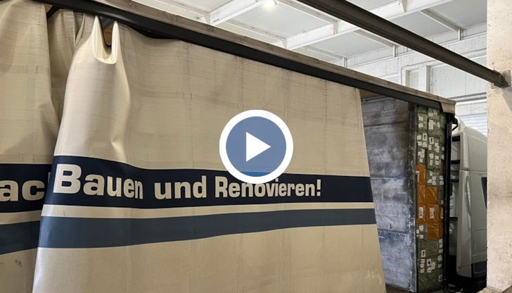 Стоките са били укрити в двойни стени на четири товарни автомобила с българска регистрация