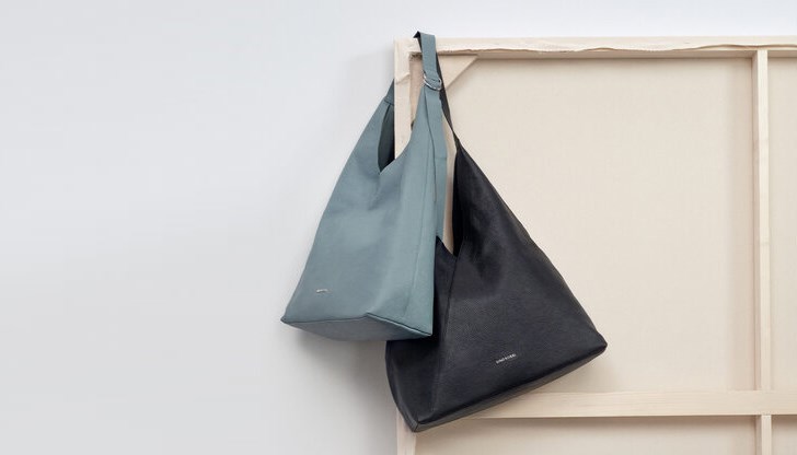 Чантите са проектирани да надхвърлят сезоните и са готови да се превърнат във вечни ежедневни продукти Чантите са проектирани да надхвърлят сезоните и са готови да се превърнат във вечни ежедневни продукти