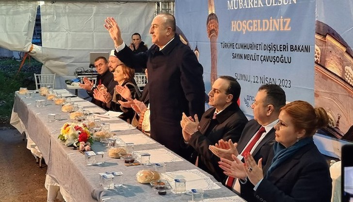 Благотворителната вечеря се състоя пред Томбул джамия