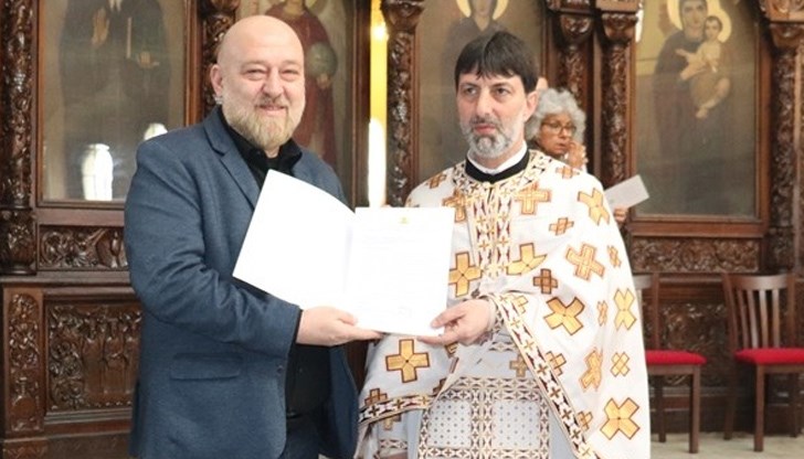 Областният управител на Русе присъства на Света литургия по случай обновлението на църквата