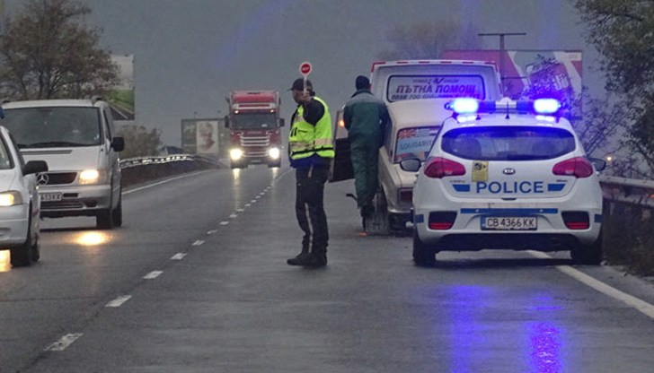 Обходният маршрут е през село Михилци – Хисаря – жп гара Калояново