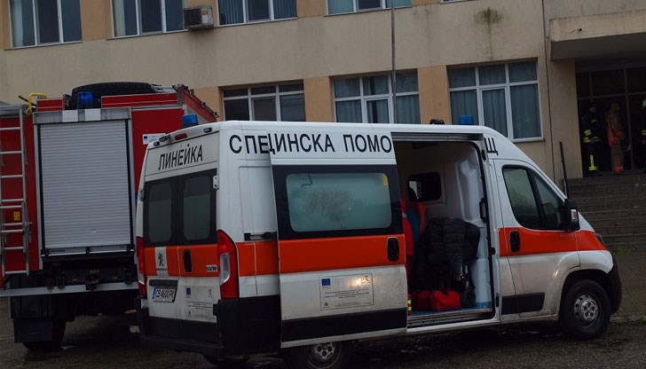 Учениците се извеждат на безопасно разстояние от сградата Учениците се извеждат на безопасно разстояние от сградата