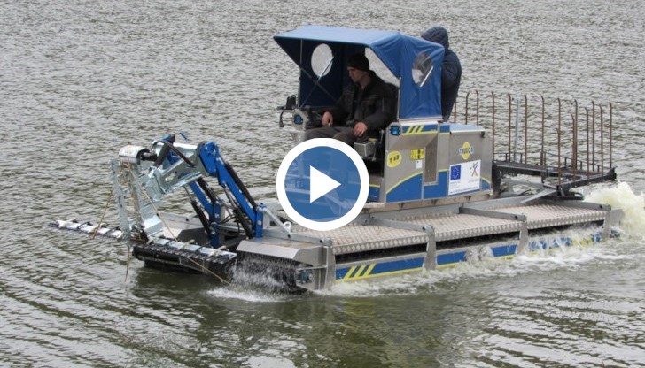 Машината, с която се почиства, е предоставена на Общината безвъзмездно от РИОСВ - Русе и тя ще остане в Николово до юни, когато е световната купа по кану-каяк