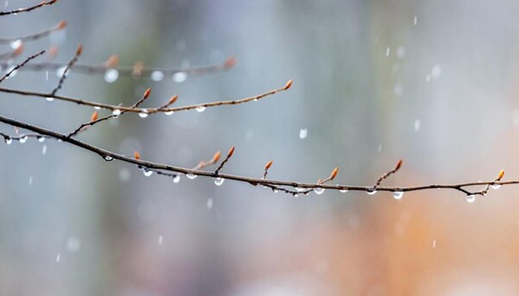 Валежи с гръмотевици ни очакват през уикенда Валежи с гръмотевици ни очакват през уикенда