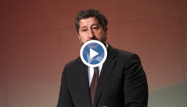 Прекрасен ден да тласнем страната напред и към развитие, добави съпредседателят ДБ