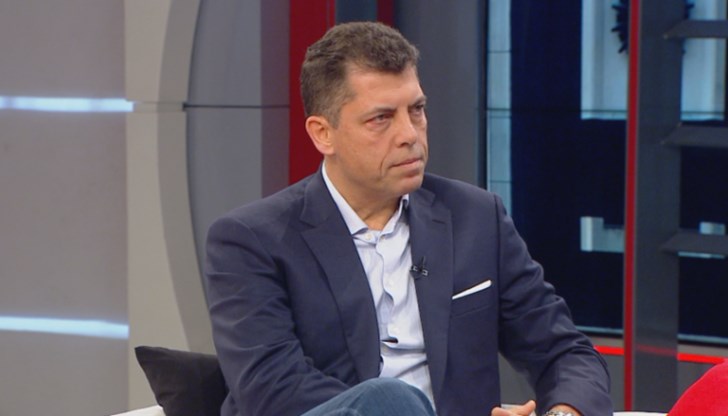 Ако тръгнем по траекторията на Гърция, след години ще станем като Гърция, смята Велчев