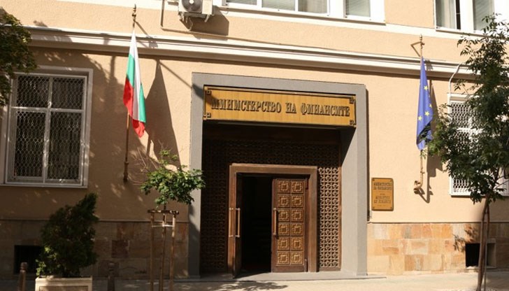 Минималната заплата скача на 780 лева, пенсиите с 12% от 1 юли