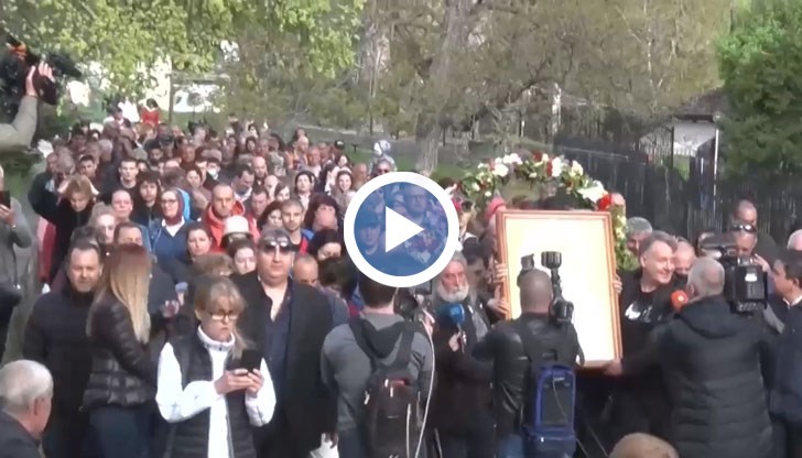 Изнесоха чудотворната икона на Света Богородица