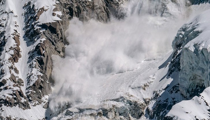 Девет души, освен четиримата загинали, са били "повлечени" от лавината Девет души, освен четиримата загинали, са били "повлечени" от лавината