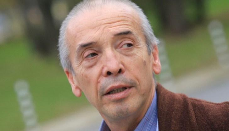 Хората, трябва да разберат, че това, което се прави на техните деца, предпазва от сериозни заболявания, коментира доц. Атанас Мангъров