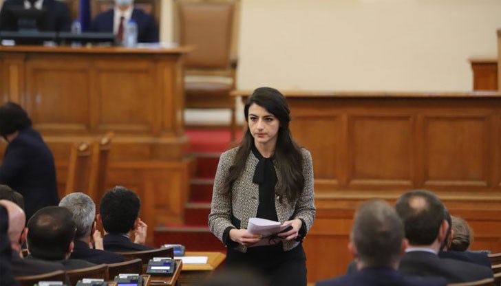 Депутатката от ПП ще трябва да положи клетва на утрешното заседание на парламента Депутатката от ПП ще трябва да положи клетва на утрешното заседание на парламента