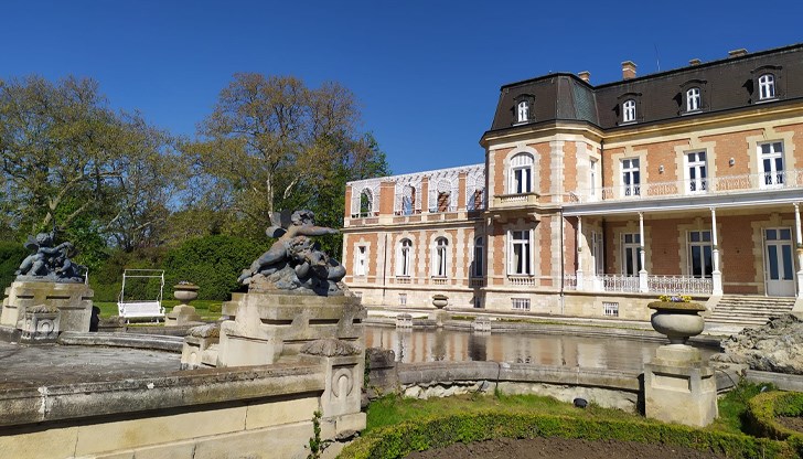 Това е първата извънградска резиденция на българските владетели от последното българско царство