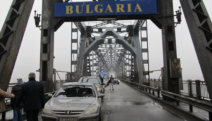 Трафикът по границите е интензивен на вход за леки коли заради празниците Трафикът по границите е интензивен на вход за леки коли заради празниците