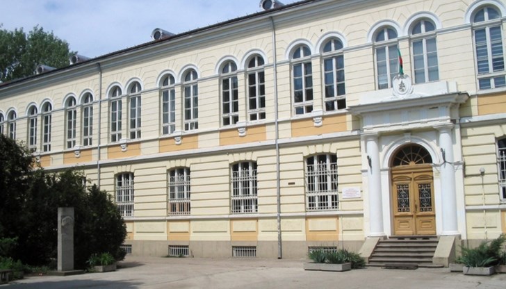 За този период над 7200 възпитаници са завършили Английската гимназия