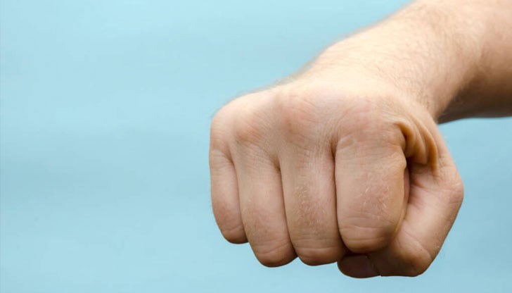 Нападателят е задържан за 72 часа и му е повдигнато обвинение