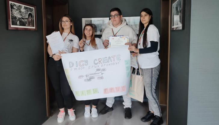 Отборът на ПГИУ „Елиас Канети“ очарова компетентното жури с иновативната си идея за дигитална четка за рисуване