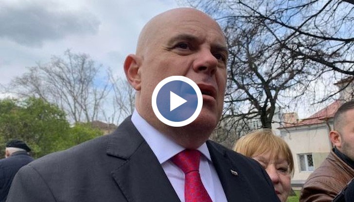 Очаквам да кацне и Божков. Може би и Къро ще кацне от ЮАР, пошегува се главният прокурор