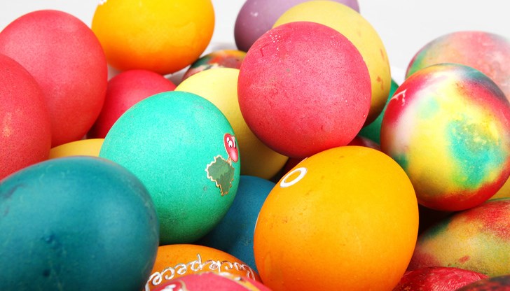 Боядисаните яйца са символ на нов живот и са неотменна част от Великден и великденските обичаи