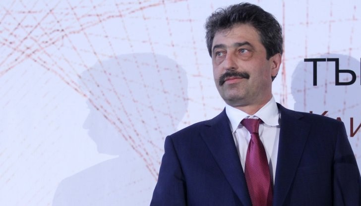 Укриващият се в Белград подсъдим за фалита на КТБ се търси и с Европейска заповед за арест в Шенгенската информационна система Укриващият се в Белград подсъдим за фалита на КТБ се търси и с Европейска заповед за арест в Шенгенската информационна система