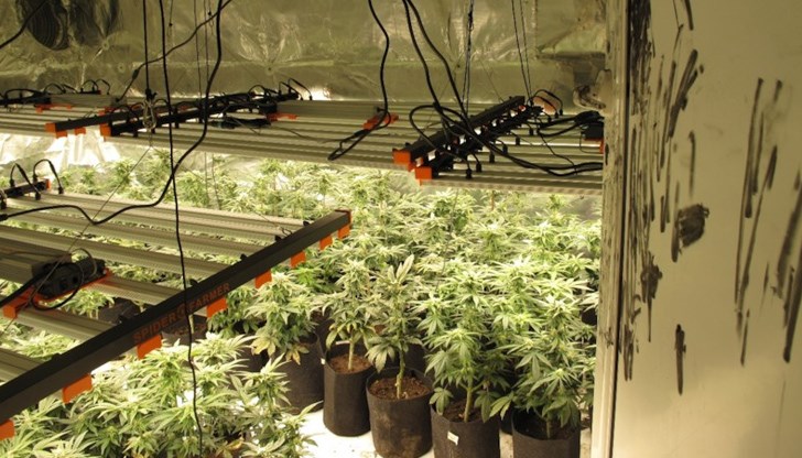 В качеството на обвиняем е привлечен 44-годишен мъж, който е задържан за срок до 72 часа