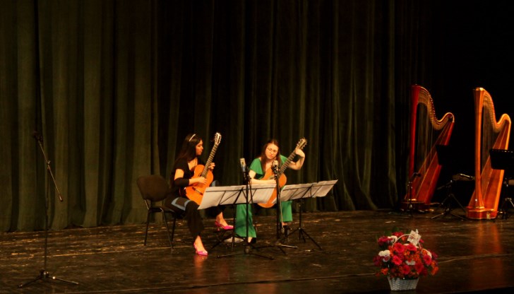 Организатор на тридневния музикален форум е Националното училище по изкуствата "Проф. Веселин Стоянов"