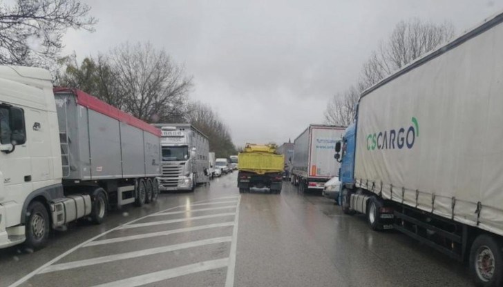 Поради лоши метеорологични условия ГКПП "Оряхово" не работи от днес