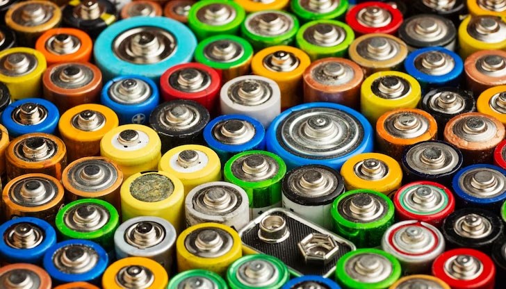 Изследователи откриват, че като прикрепят малки, гъвкави батерии към туморите, те изсмукват кислорода, позволявайки на убиващите рака активирани препарати да си свършат работата