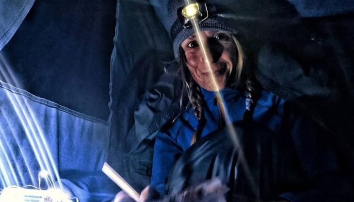 50-годишната Беатрис Фламини влиза доброволно в пещера на 70 метра под земята в името на научните изследвания