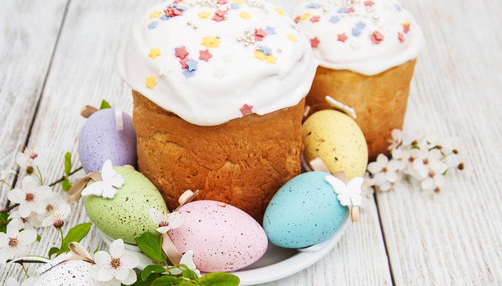 Боядисани яйца, козунак или сладкиши, великденски зайчета - това са символите на светлия празник