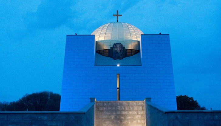 Пантеонът грейна в синьо, за да ни напомни, че сред нас има малко по-различни дечица и вече пораснали такива, и те заслужават нашето внимание