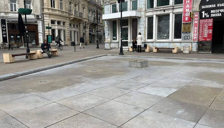 Скулптурата е демонтирана, за да бъде обновена